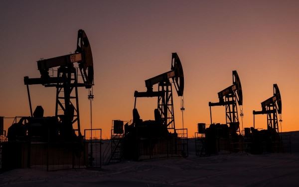 Цена нефти Brent опустилась ниже $77 за баррель впервые с 27 марта 