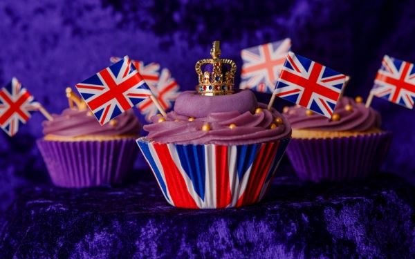 От монет до носков: необычные способы заработать на коронации в Британии 