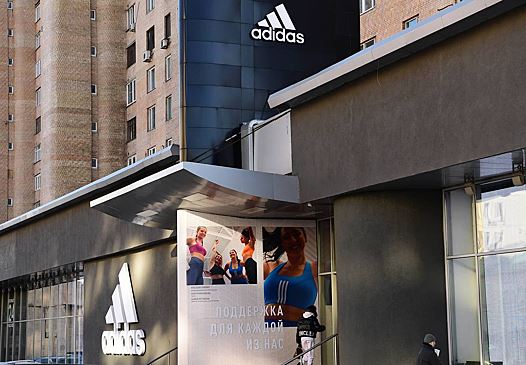 Стало известно о планах Adidas продать подразделение в России