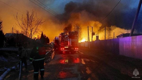 Пожар в Успенке Тюменской области локализован на площади 3,9 тыс. кв. м                    
